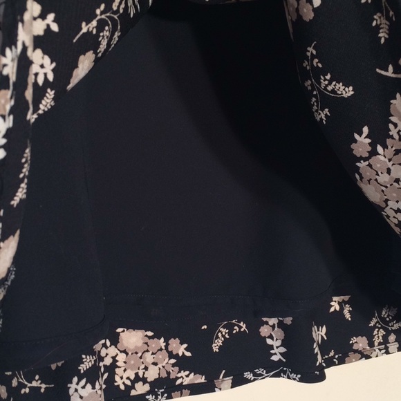 Old Navy Ladies 10 Skirt. Black Floral - Picture 3 of 6
